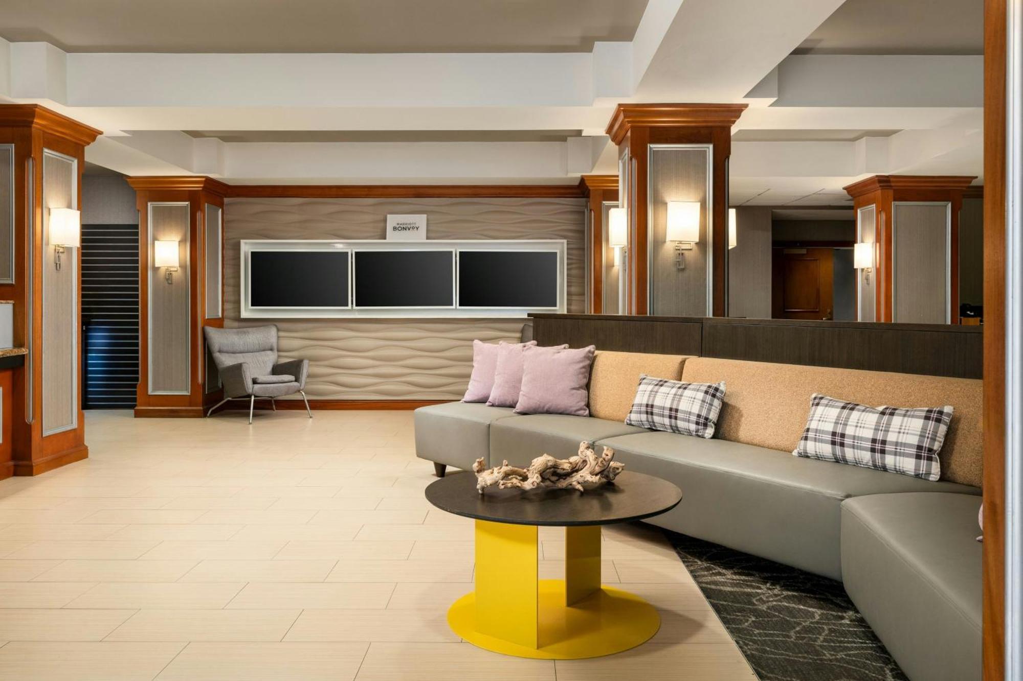 Springhill Suites By Marriott Tampa Westshore Exterior photo