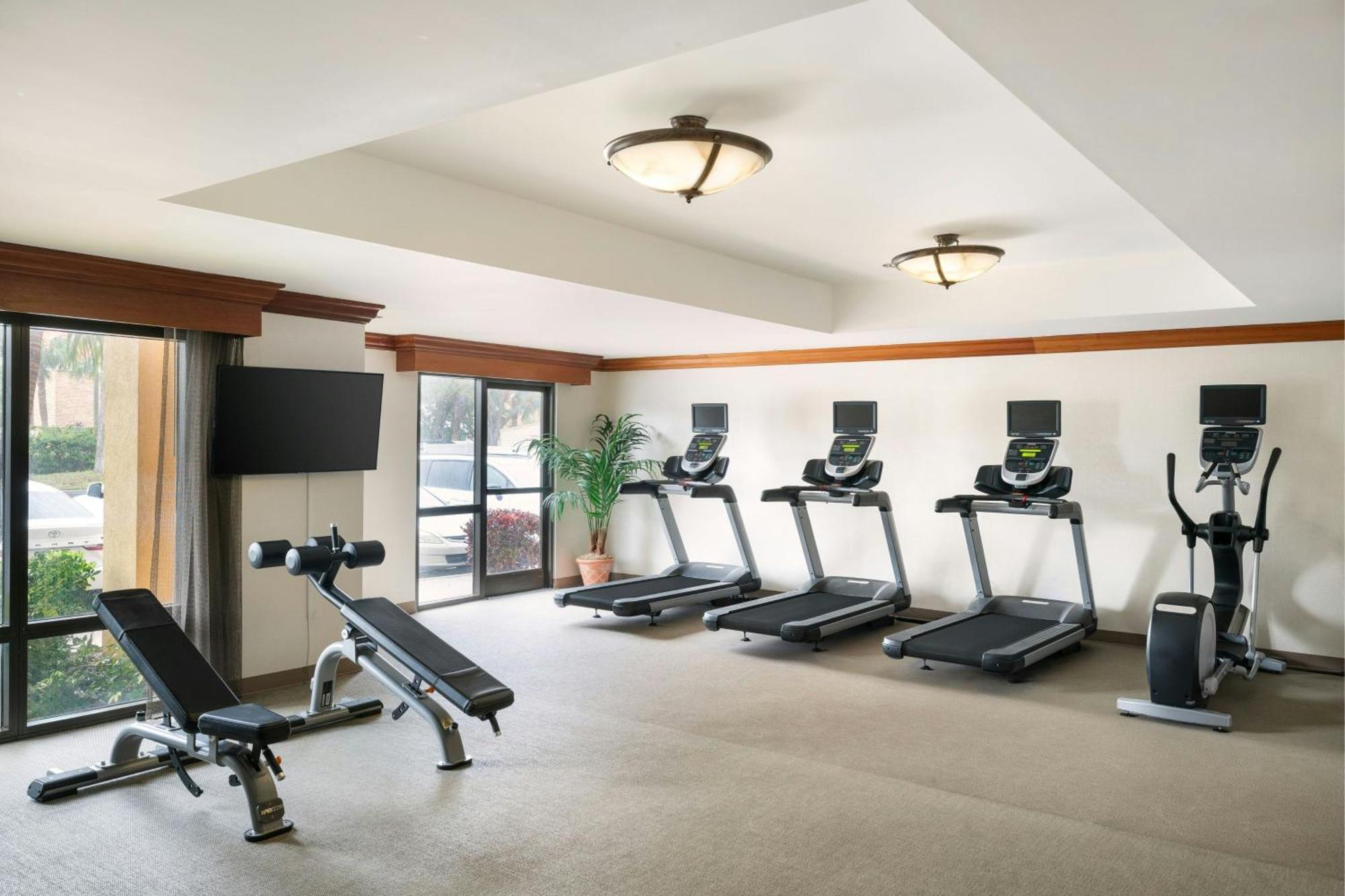 Springhill Suites By Marriott Tampa Westshore Exterior photo