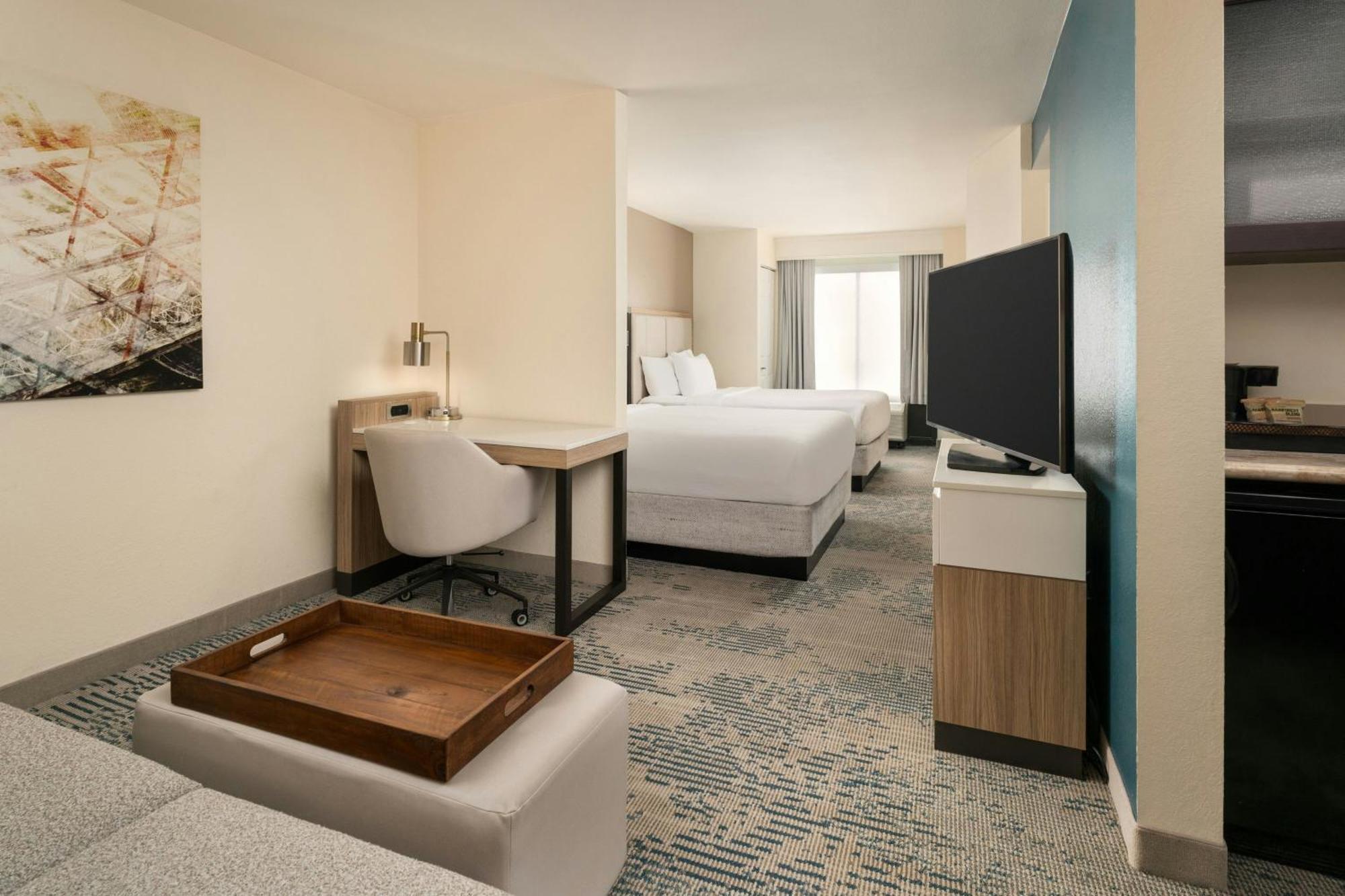 Springhill Suites By Marriott Tampa Westshore Exterior photo