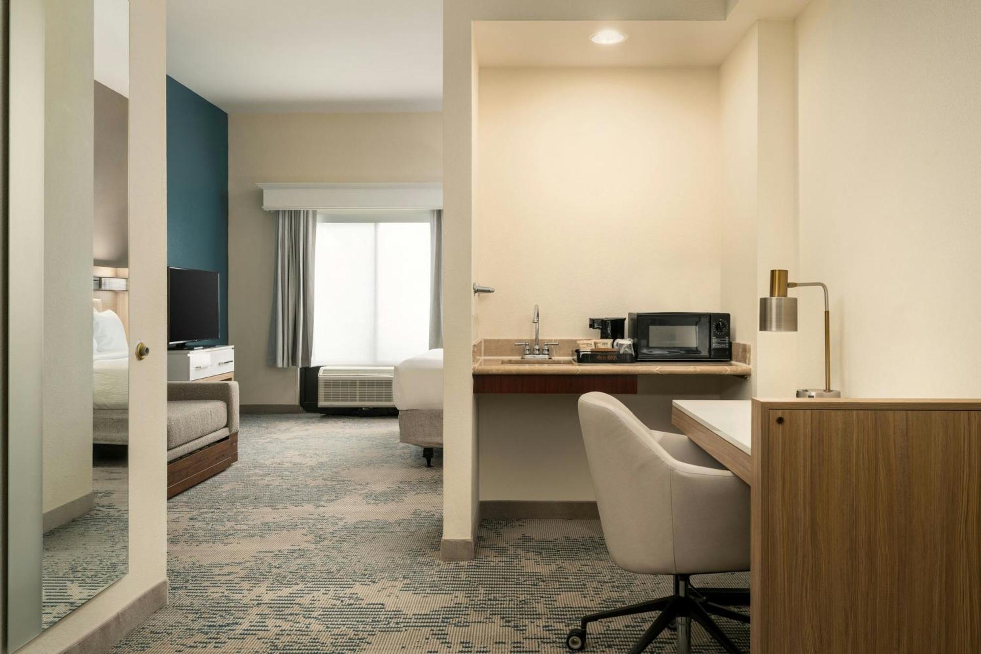 Springhill Suites By Marriott Tampa Westshore Exterior photo