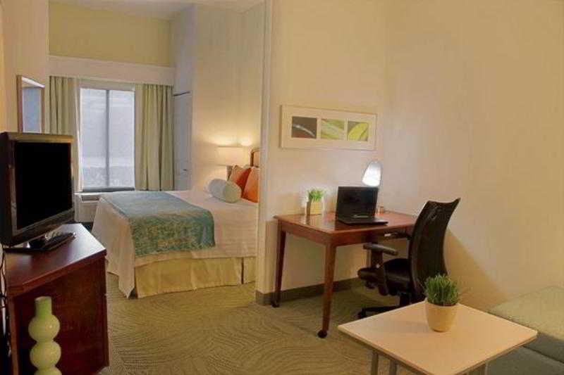 Springhill Suites By Marriott Tampa Westshore Room photo
